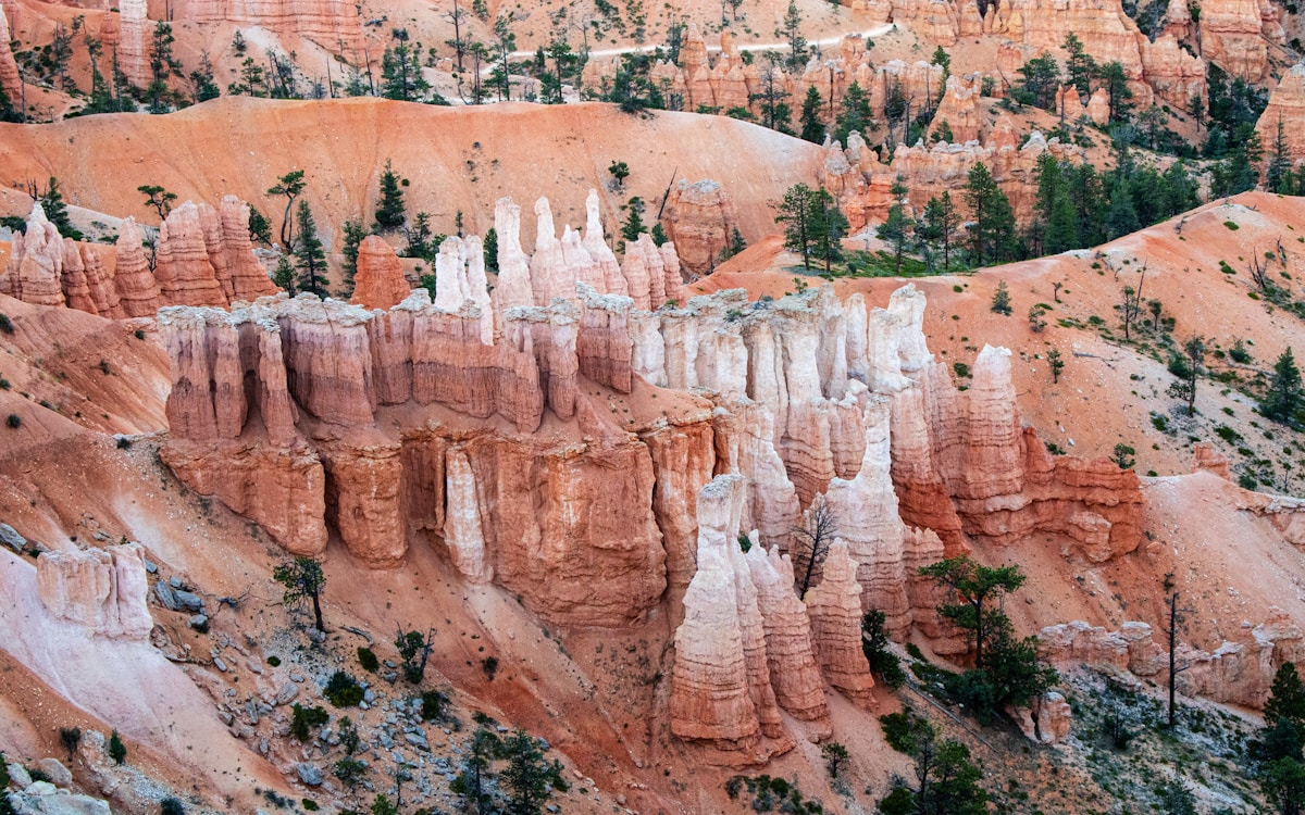 Bryce Canyon hoodoo amphitheater — the open rim gives stargazers a horizon-to-horizon view unavailable in Zion
